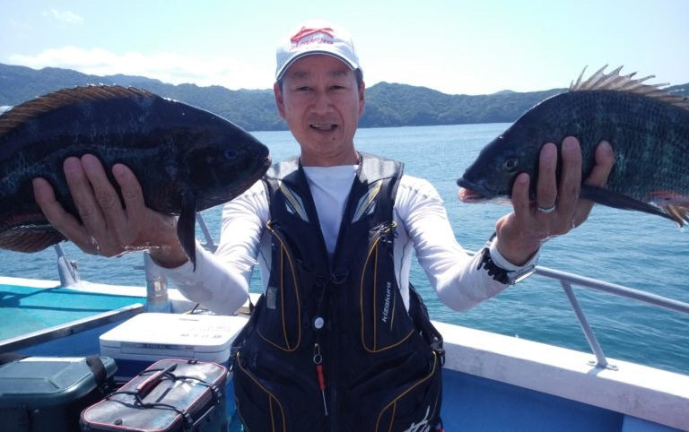 Prefectura de Oita Sur, Chinu y Gray en Tsurumi Bay, Aso