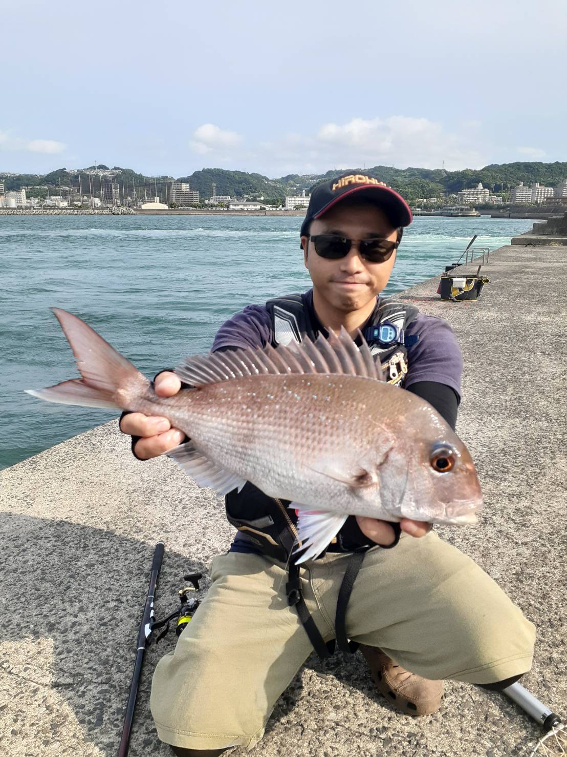 "Red sea bream on the bank of the north wharf" shun