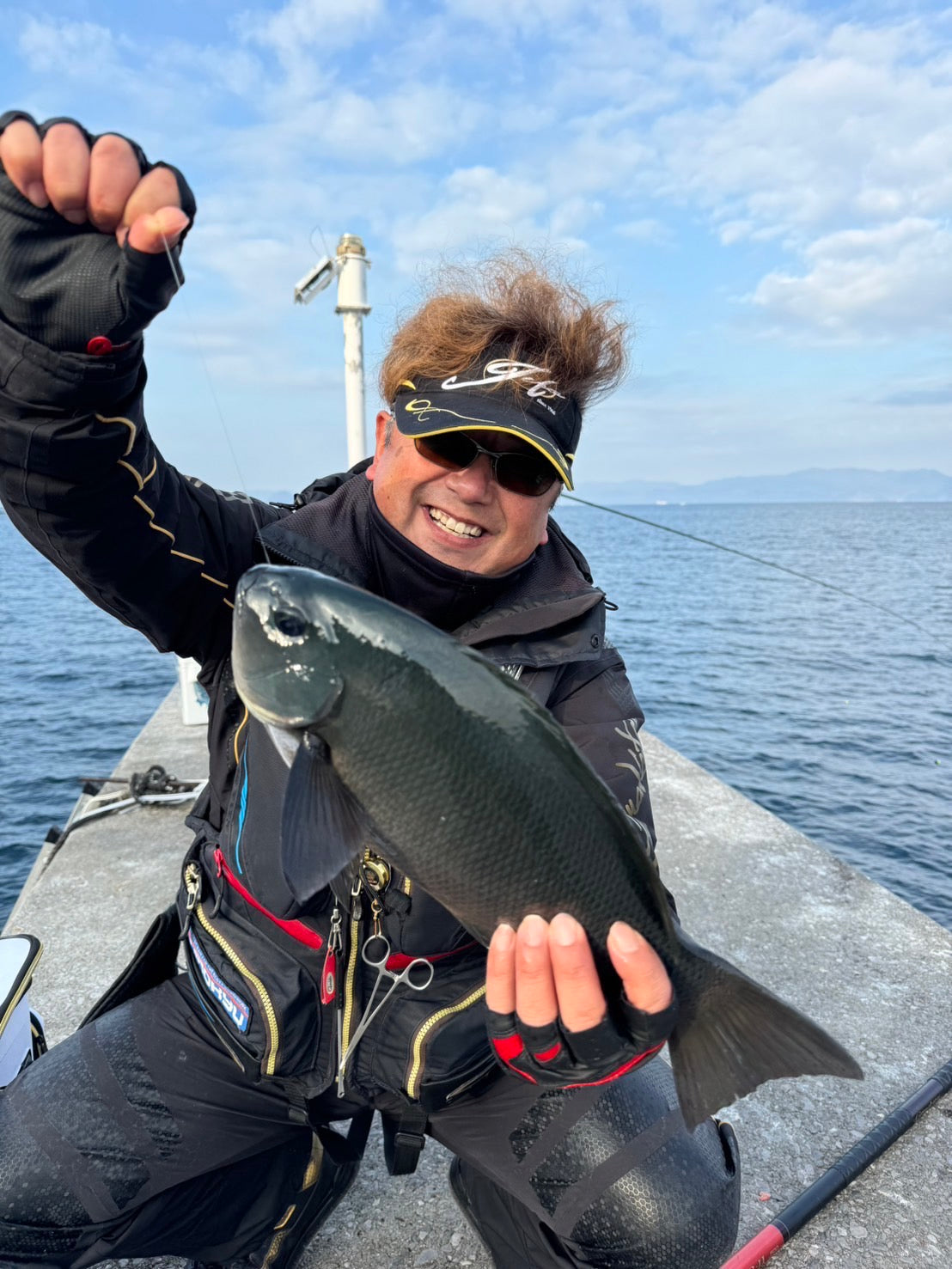 釣り仲間と大型グレを狙う　高橋