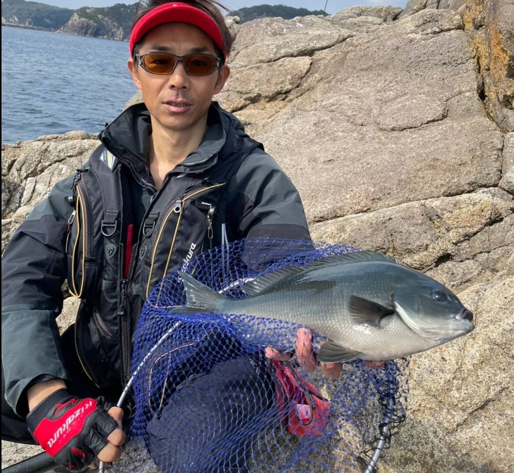 Pesca de besugo negro en el ferry de Kiyomaru en Nachikatsuura Terashita