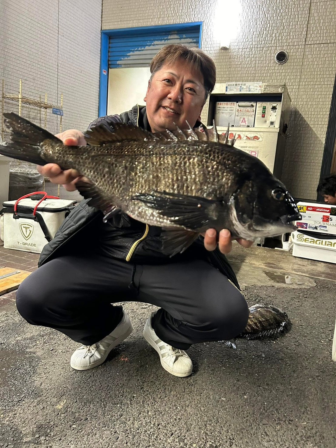 Mountain cherry blossoms and black porgy in Kamae Takahashi